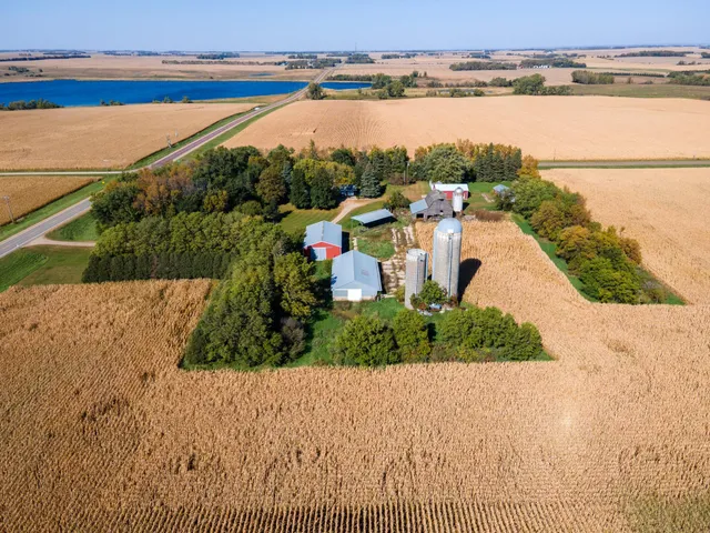 $450,000 | 1992 220th Avenue, Tracy, MN 56175