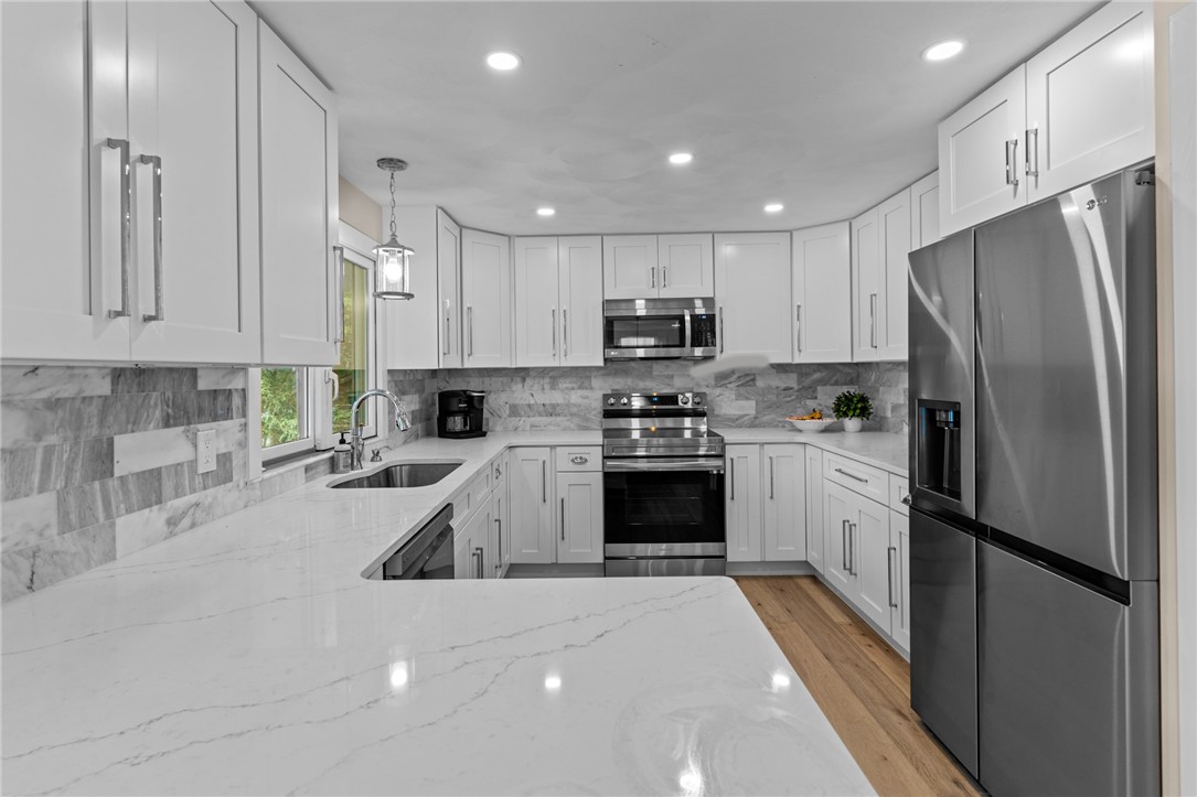 8 Woodsia Road Narragansett, RI 02874 - Photo 2 of 49