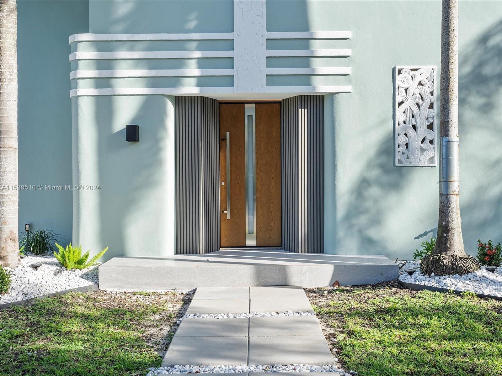 4431 Alton Road, Unit 1 Miami Beach, FL 33140 - Photo 4 of 60 a front view of a house
