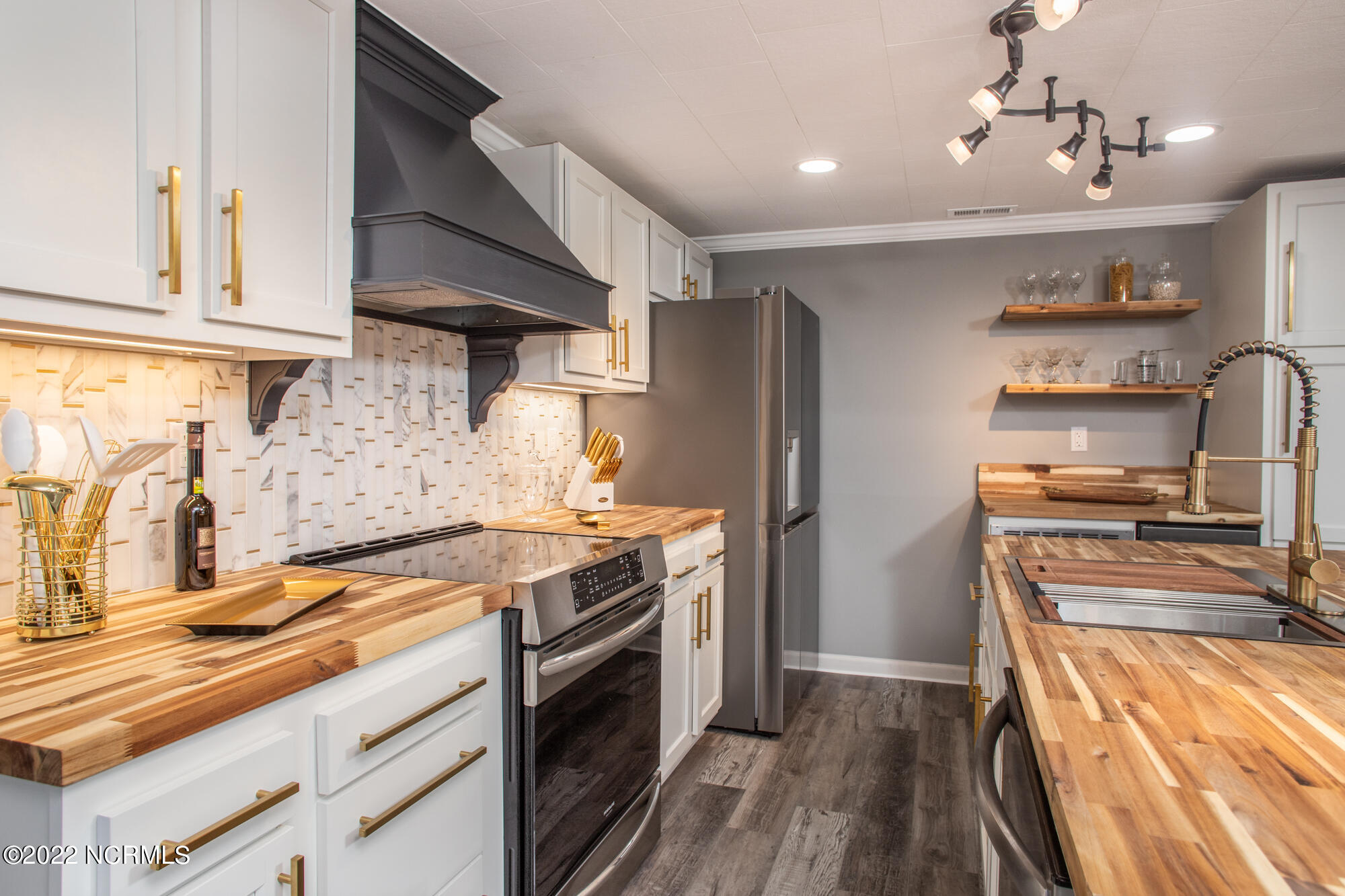 6891 Florence Road Merritt, NC 28556 - Photo 11 of 35 Kitchen