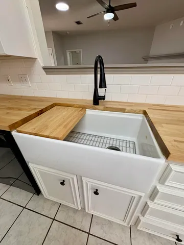 a close view of sink