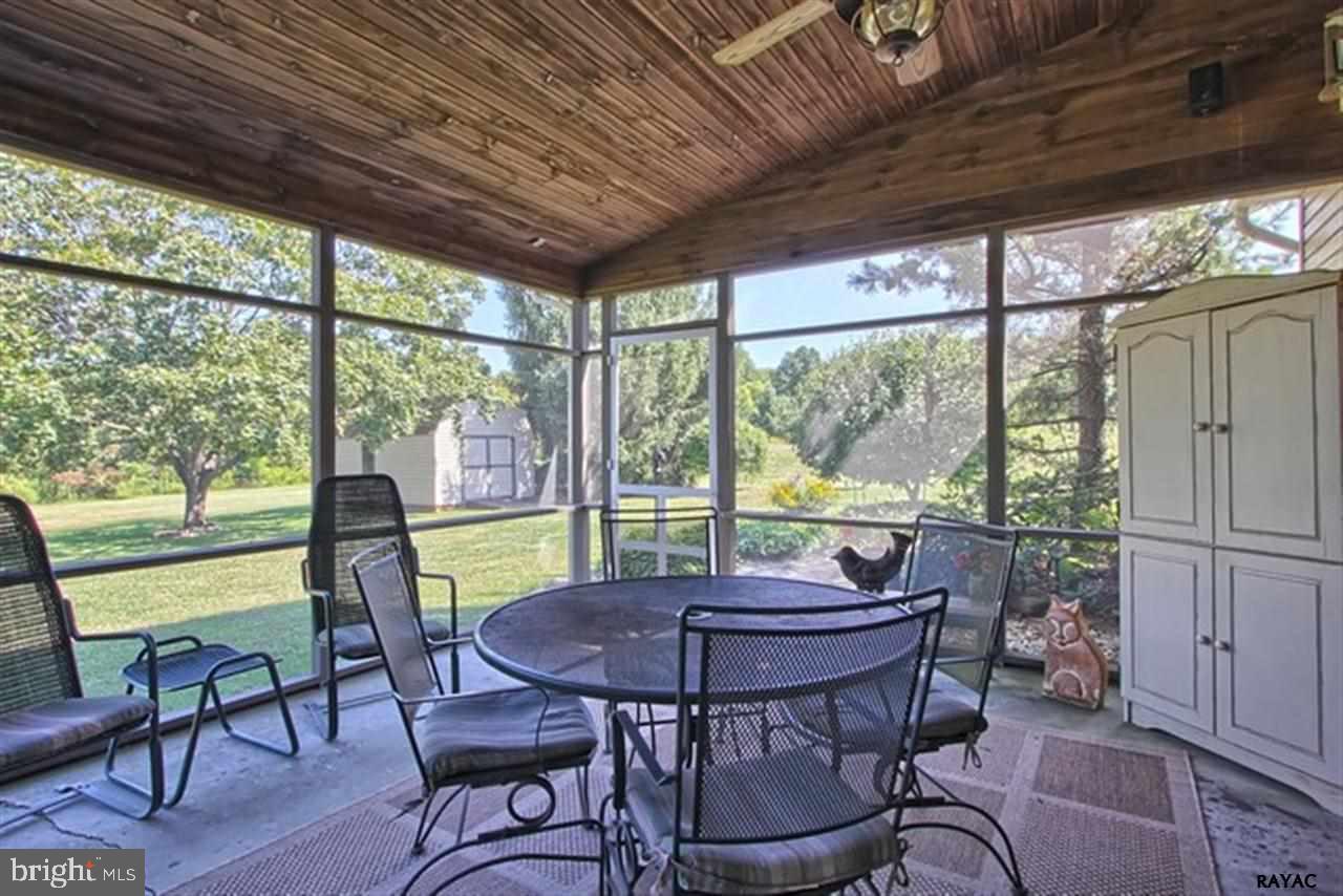113 South Schoolhouse Road Thomasville, PA 17364 - Photo 2 of 29