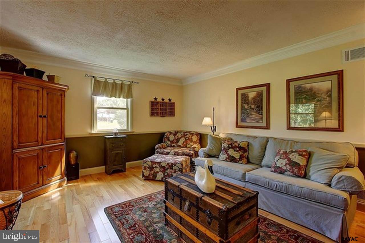 113 South Schoolhouse Road Thomasville, PA 17364 - Photo 13 of 29