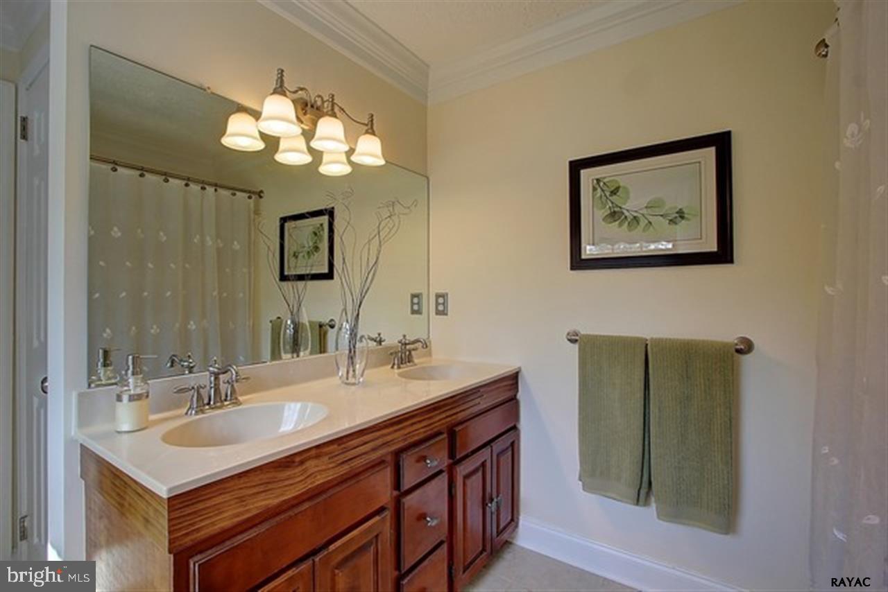 113 South Schoolhouse Road Thomasville, PA 17364 - Photo 17 of 29