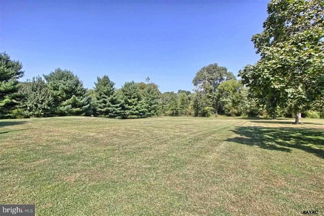 113 South Schoolhouse Road Thomasville, PA 17364 - Photo 3 of 29
