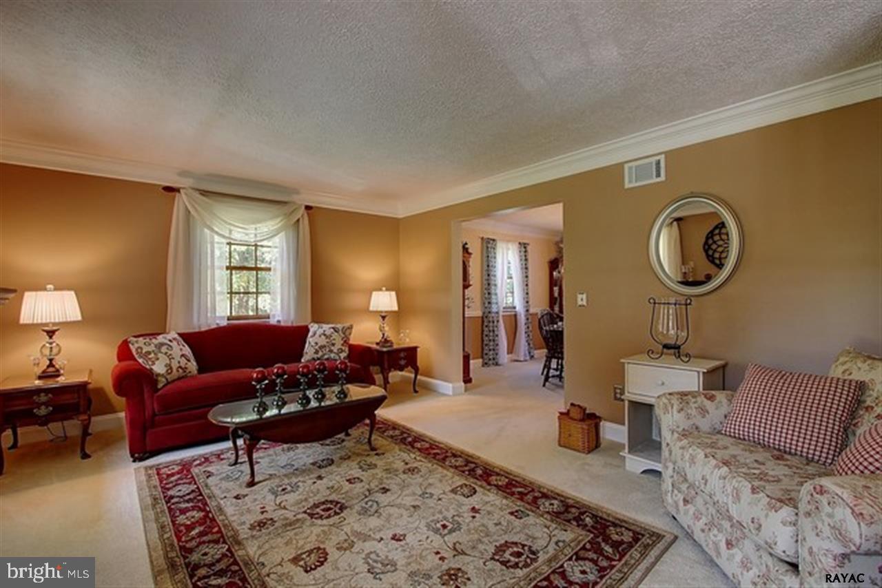 113 South Schoolhouse Road Thomasville, PA 17364 - Photo 9 of 29