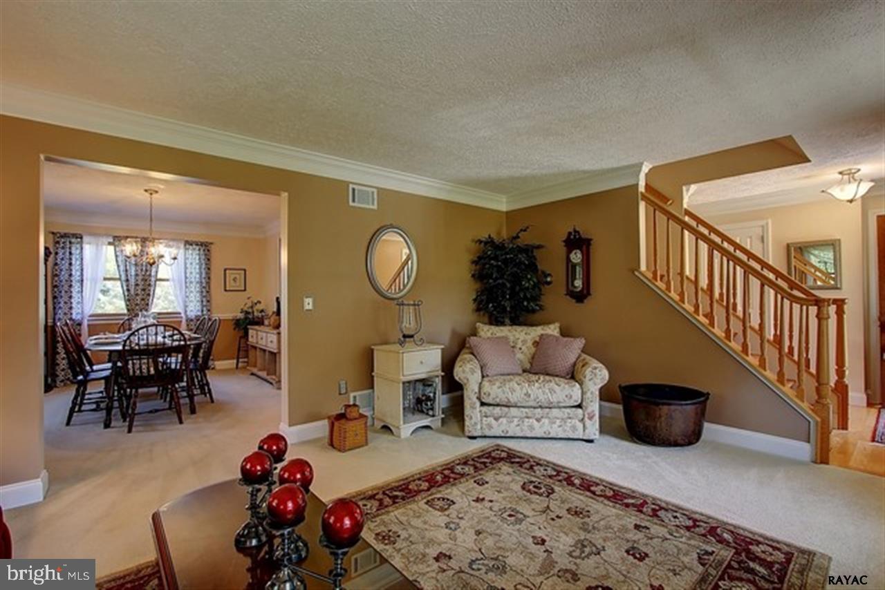 113 South Schoolhouse Road Thomasville, PA 17364 - Photo 10 of 29