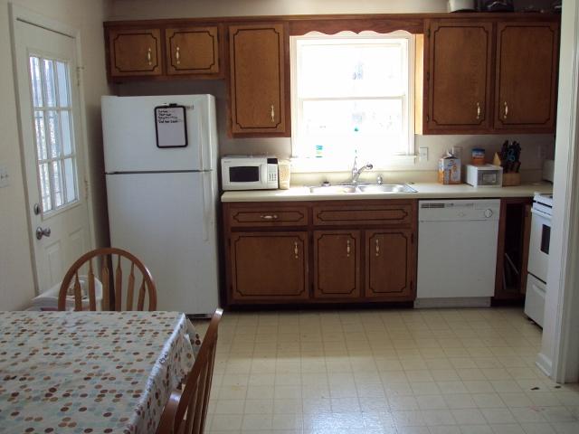 133 E Street Clarksville, TN 37042 - Photo 4 of 10 Kitchen