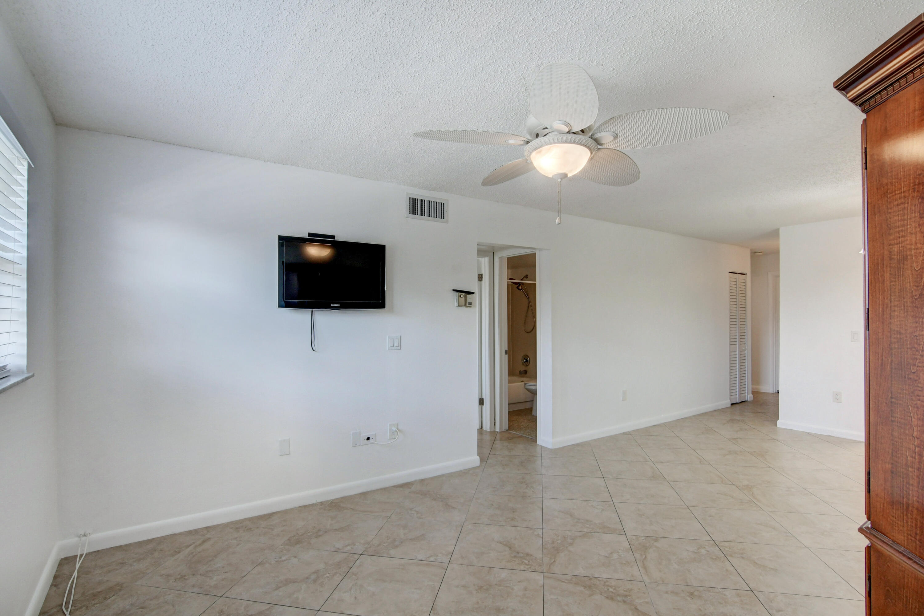 600 Southwest 2nd Avenue, Unit 240 Boca Raton, FL 33432 - Photo 10 of 42 1 of 3 Lighted Ceiling Fans!