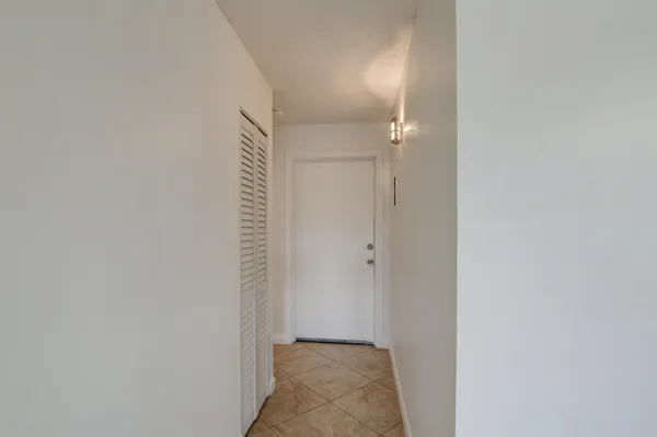 $2,300 | 600 Southwest 2nd Avenue, Unit 240, Boca Raton, FL 33432