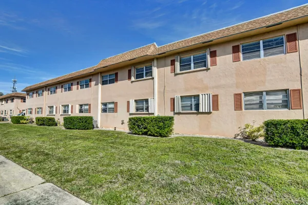 $2,300 | 600 Southwest 2nd Avenue, Unit 240, Boca Raton, FL 33432