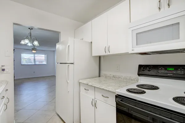 $2,300 | 600 Southwest 2nd Avenue, Unit 240, Boca Raton, FL 33432