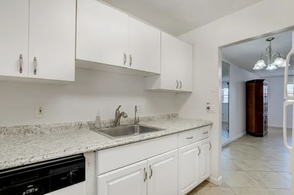 $2,300 | 600 Southwest 2nd Avenue, Unit 240, Boca Raton, FL 33432