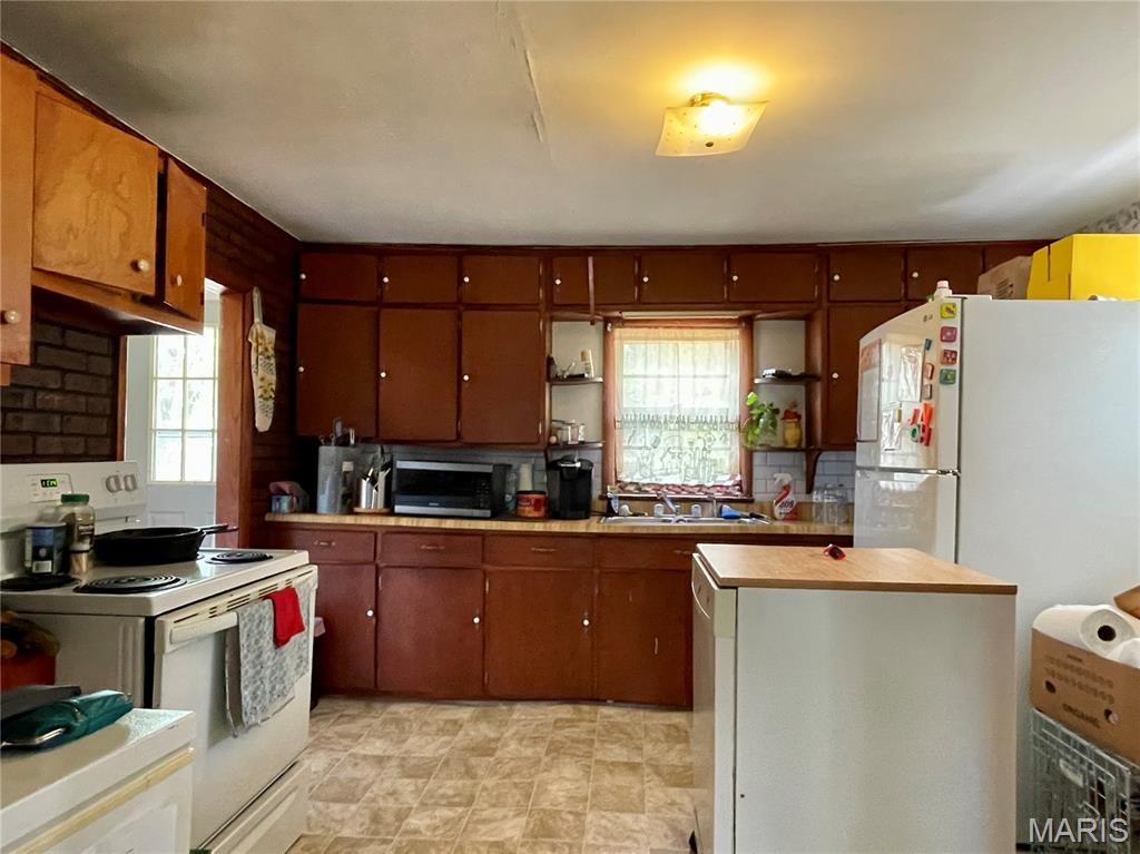 121 Martin Street Licking, MO 65542 - Photo 9 of 16