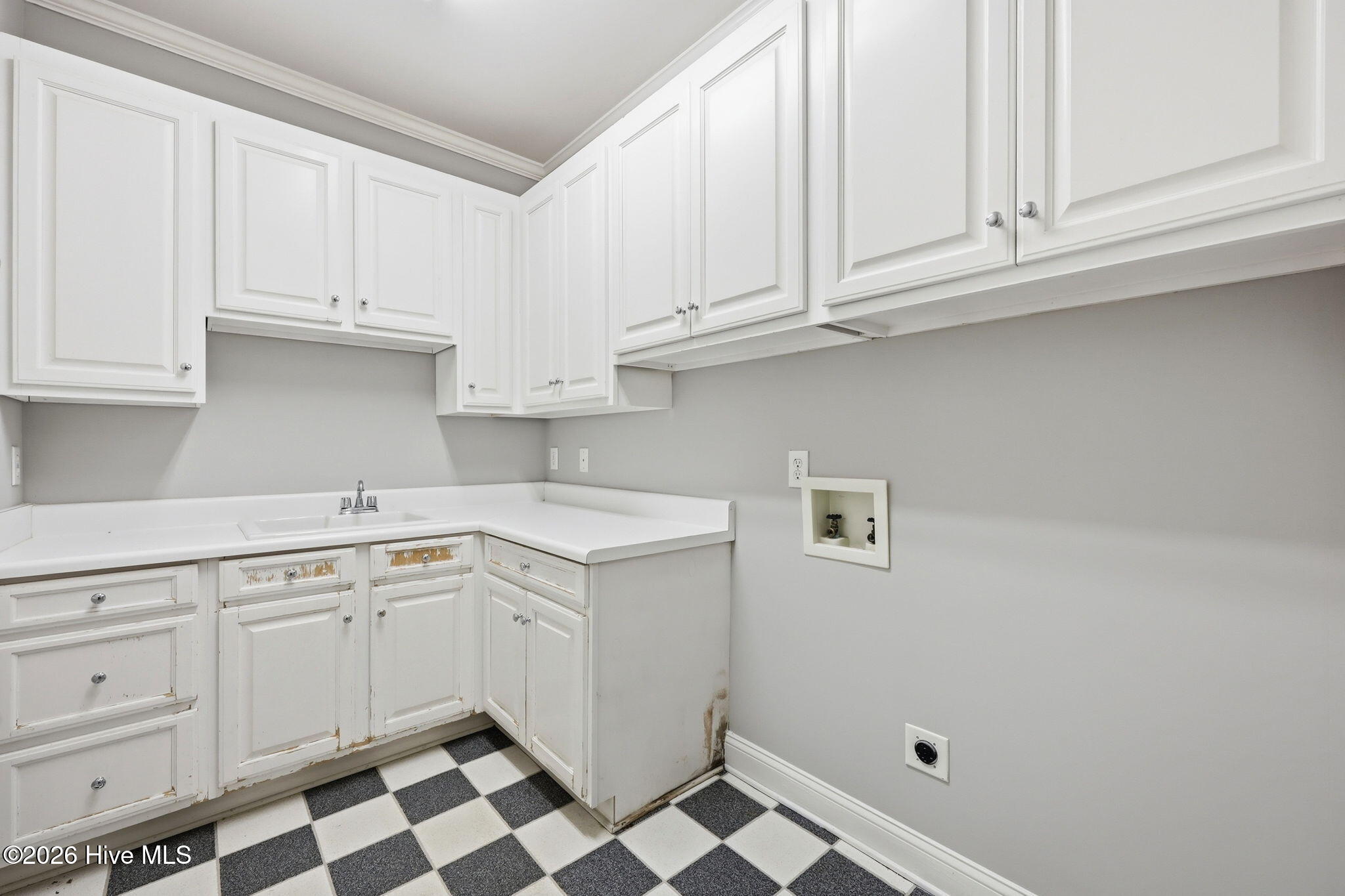 598 Hardy Road Snow Hill, NC 28580 - Photo 15 of 65 Laundry