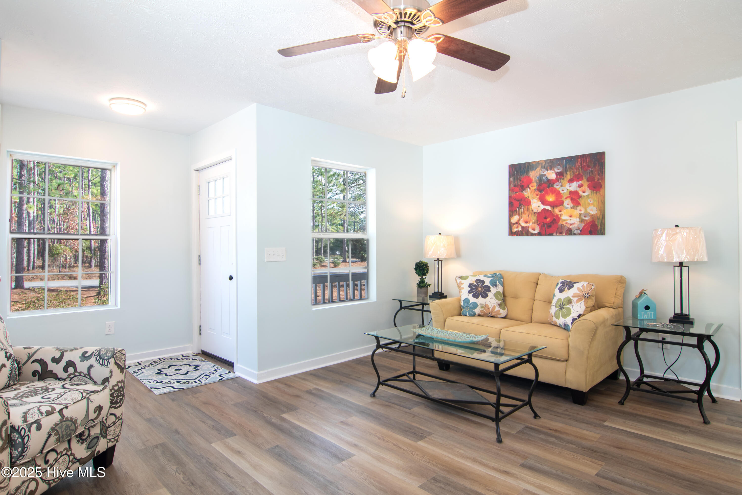 321 Hickory Road Southport, NC 28461 - Photo 12 of 36 Living Room