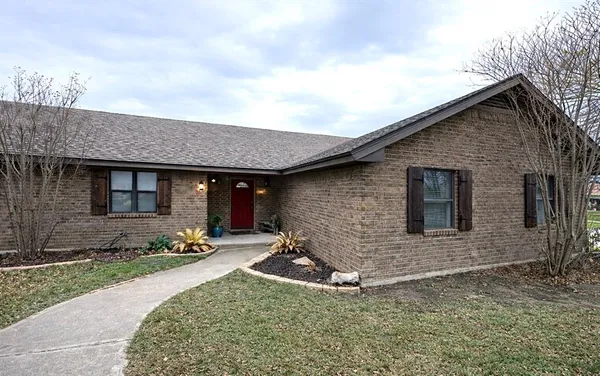 $254,900 | 913 East Cedar Avenue, Comanche, TX 76442