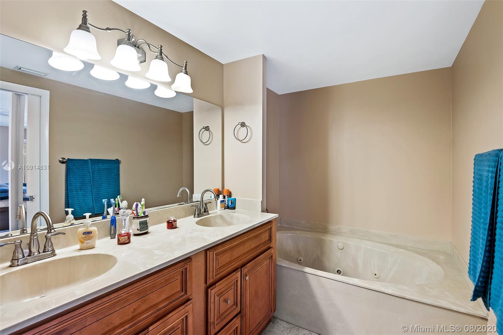 8097 Boca Rio Drive Boca Raton, FL 33433 - Photo 10 of 31