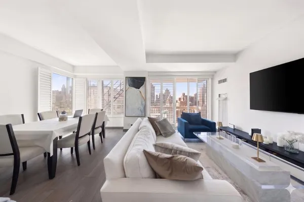 $1,150,000 | 200 East 69th Street, Unit 19E | Lenox Hill