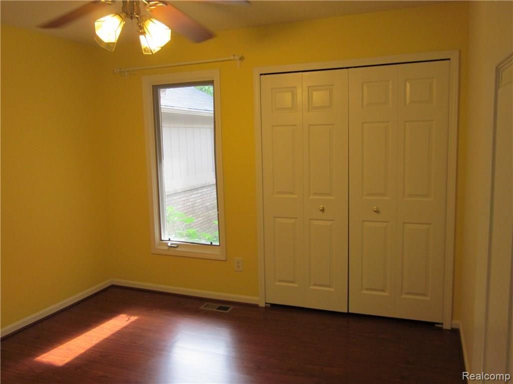 21600 River Ridge Farmington, MI 48335 - Photo 14 of 29