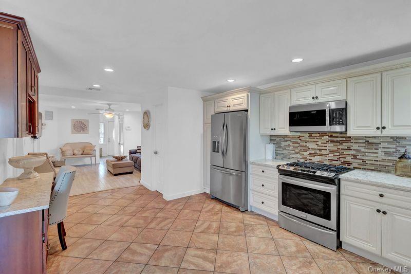 13 Barry Road Amityville, NY 11701 - Photo 16 of 20 Gallery Image 16