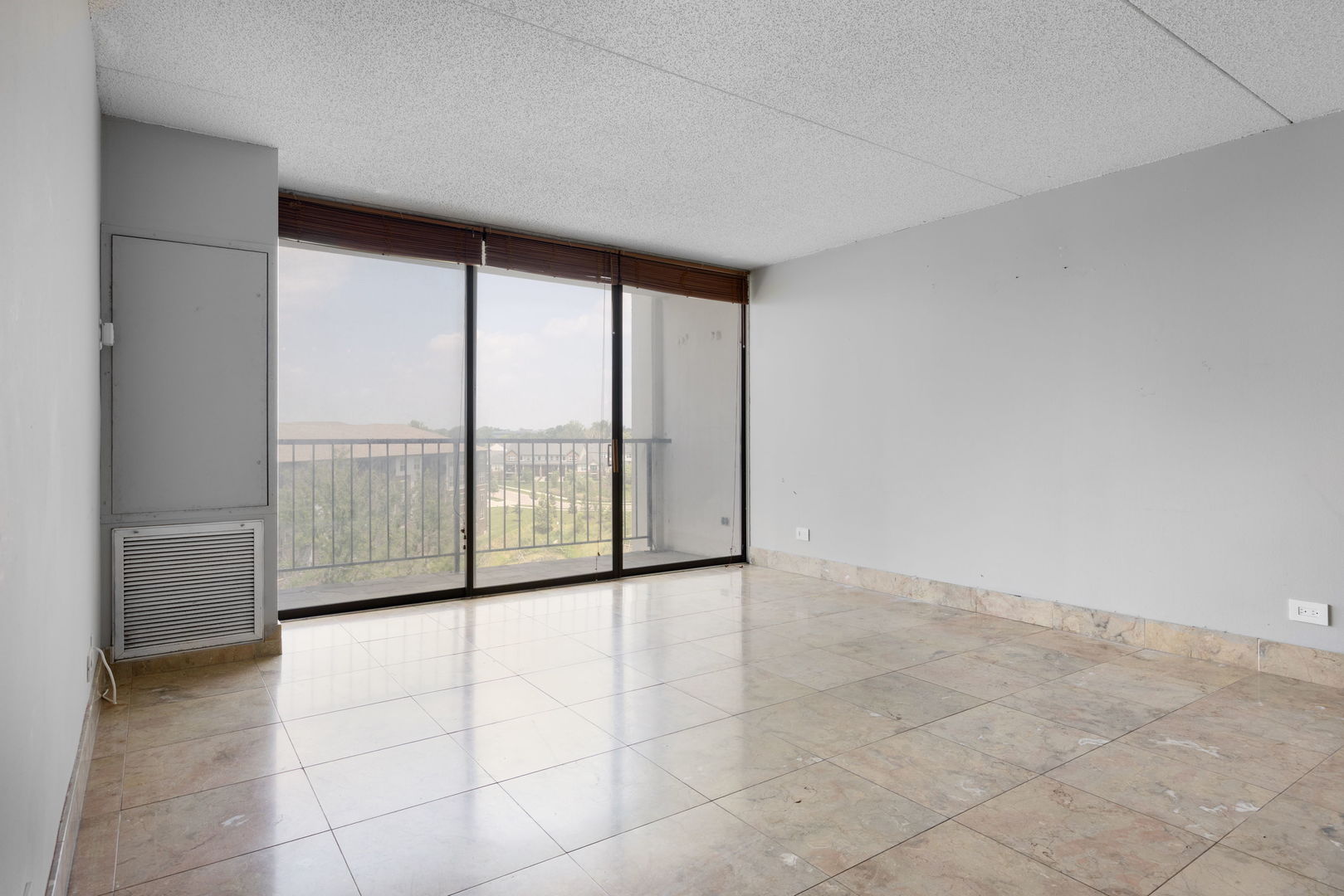 2015 South Finley Road, Unit 908 Lombard, IL 60148 - Photo 11 of 17 Gallery Image 11
