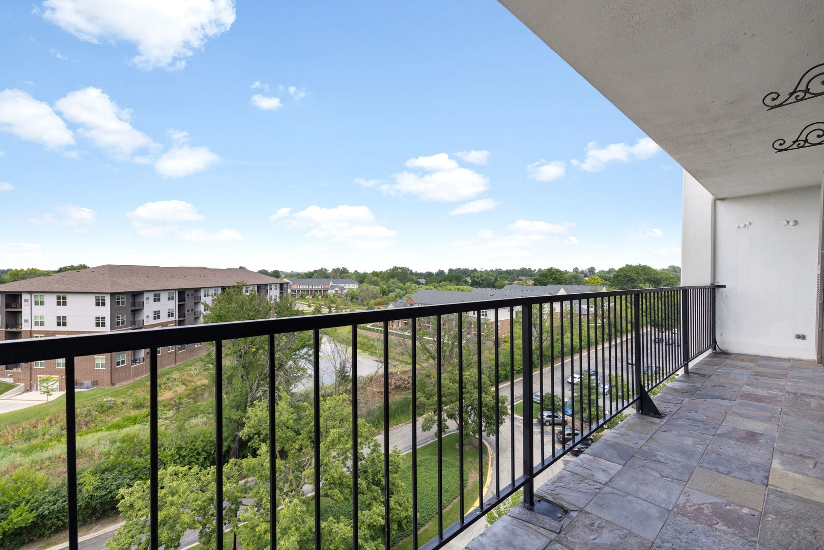 2015 South Finley Road, Unit 908 Lombard, IL 60148 - Photo 16 of 17 Gallery Image 16