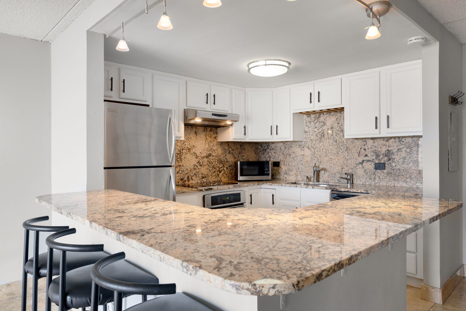 2015 South Finley Road, Unit 908 Lombard, IL 60148 - Photo 5 of 17 Gallery Image 5