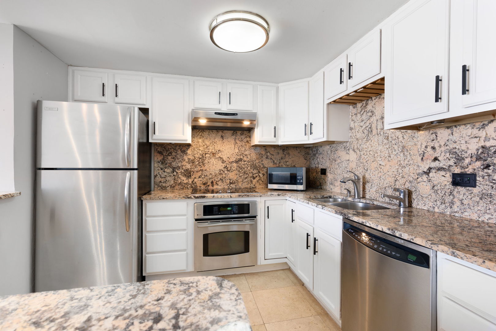 2015 South Finley Road, Unit 908 Lombard, IL 60148 - Photo 6 of 17 Gallery Image 6