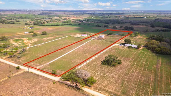 a view of an outdoor space and city view