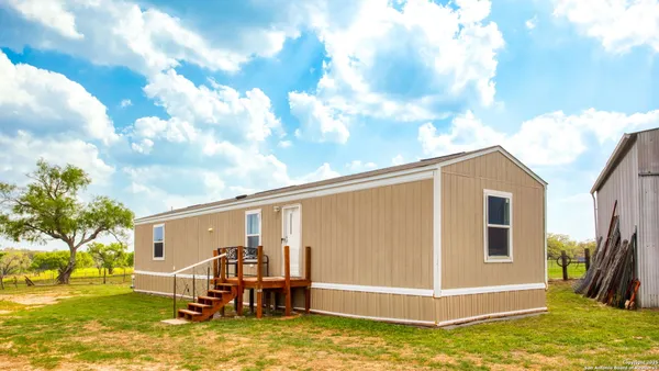 a view of a house with backyard
