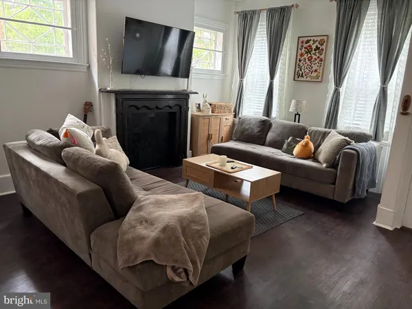 $299,900 | 334 Barclay Street, Burlington, NJ 08016