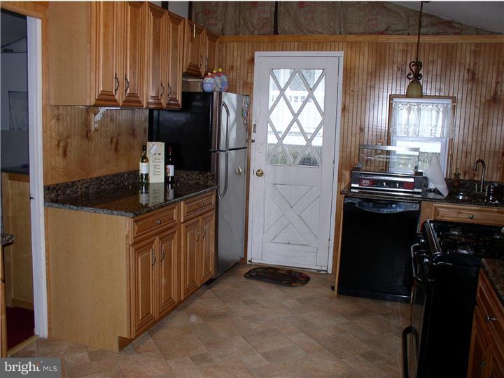 158 Flamingo Road Tuckerton, NJ 08087 - Photo 5 of 9 Kitchen