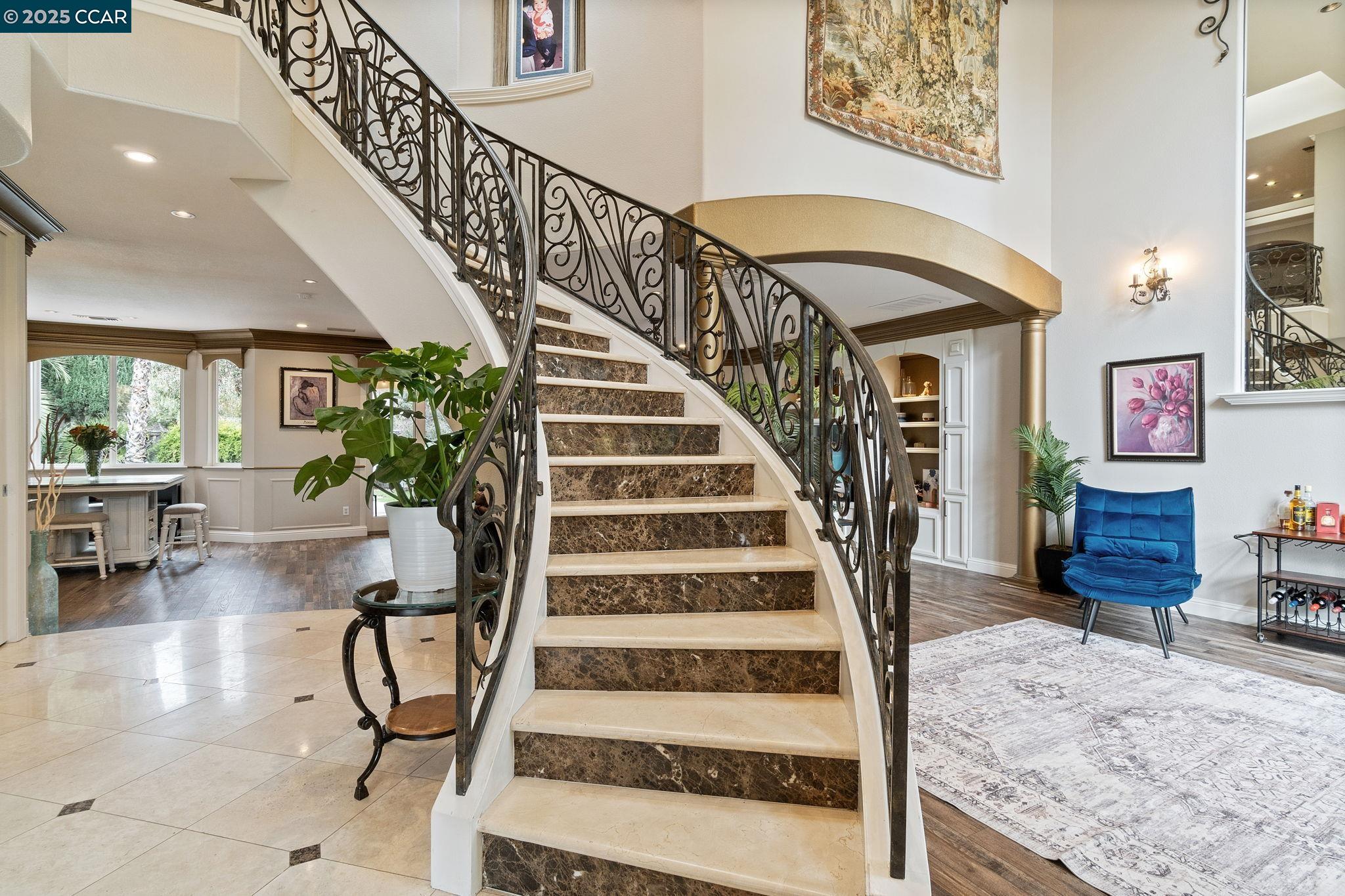 2550 East Jenny Avenue Fresno, CA 93720 - Photo 24 of 49 a view of entryway and hall