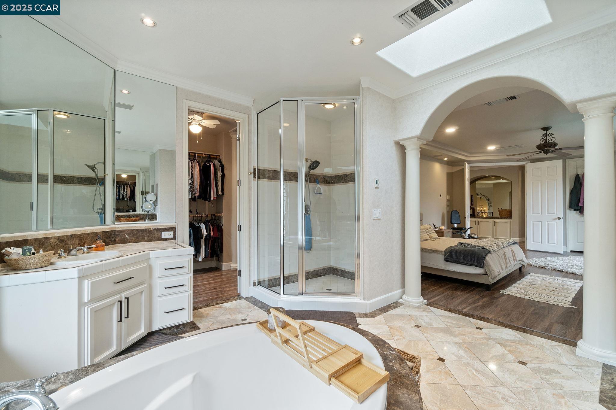 2550 East Jenny Avenue Fresno, CA 93720 - Photo 43 of 49 a bathroom with a tub a sink and mirrors