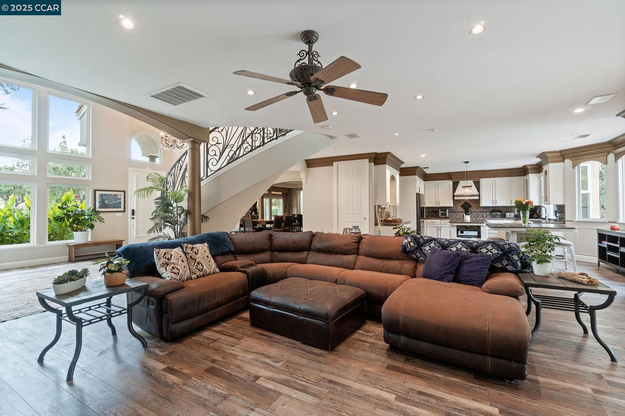 2550 East Jenny Avenue Fresno, CA 93720 - Photo 10 of 49 a living room with furniture