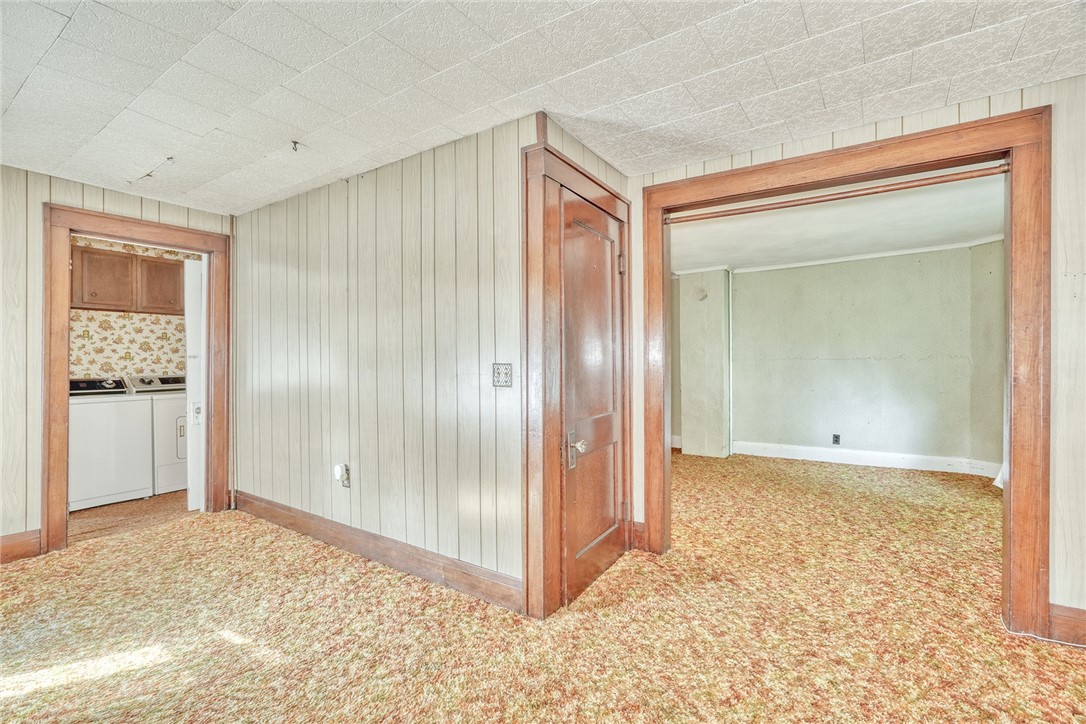1178 Ridge Road Ontario, NY 14519 - Photo 33 of 49 2nd dining area/flex space with entry to side of house.