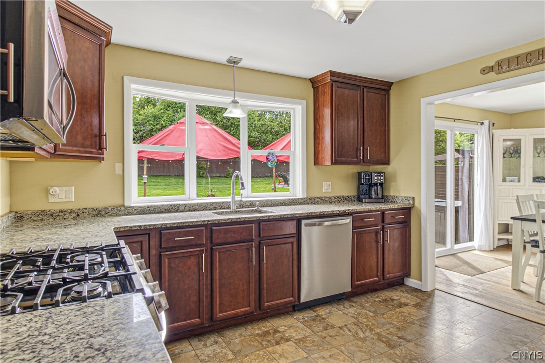 37 Taber Road New Hartford, NY 13413 - Photo 8 of 36