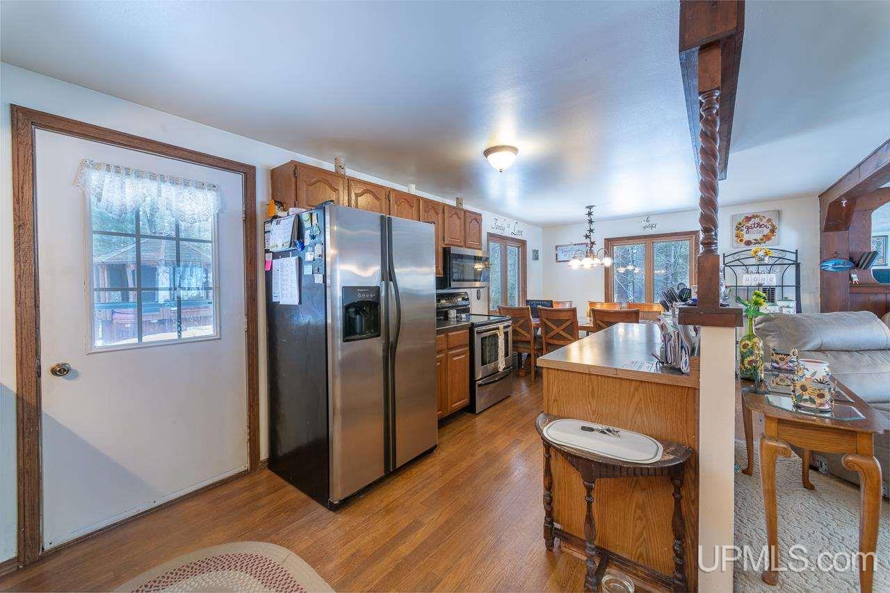 904 Willow Road Marquette, MI 49855 - Photo 4 of 38 Gallery Image 4