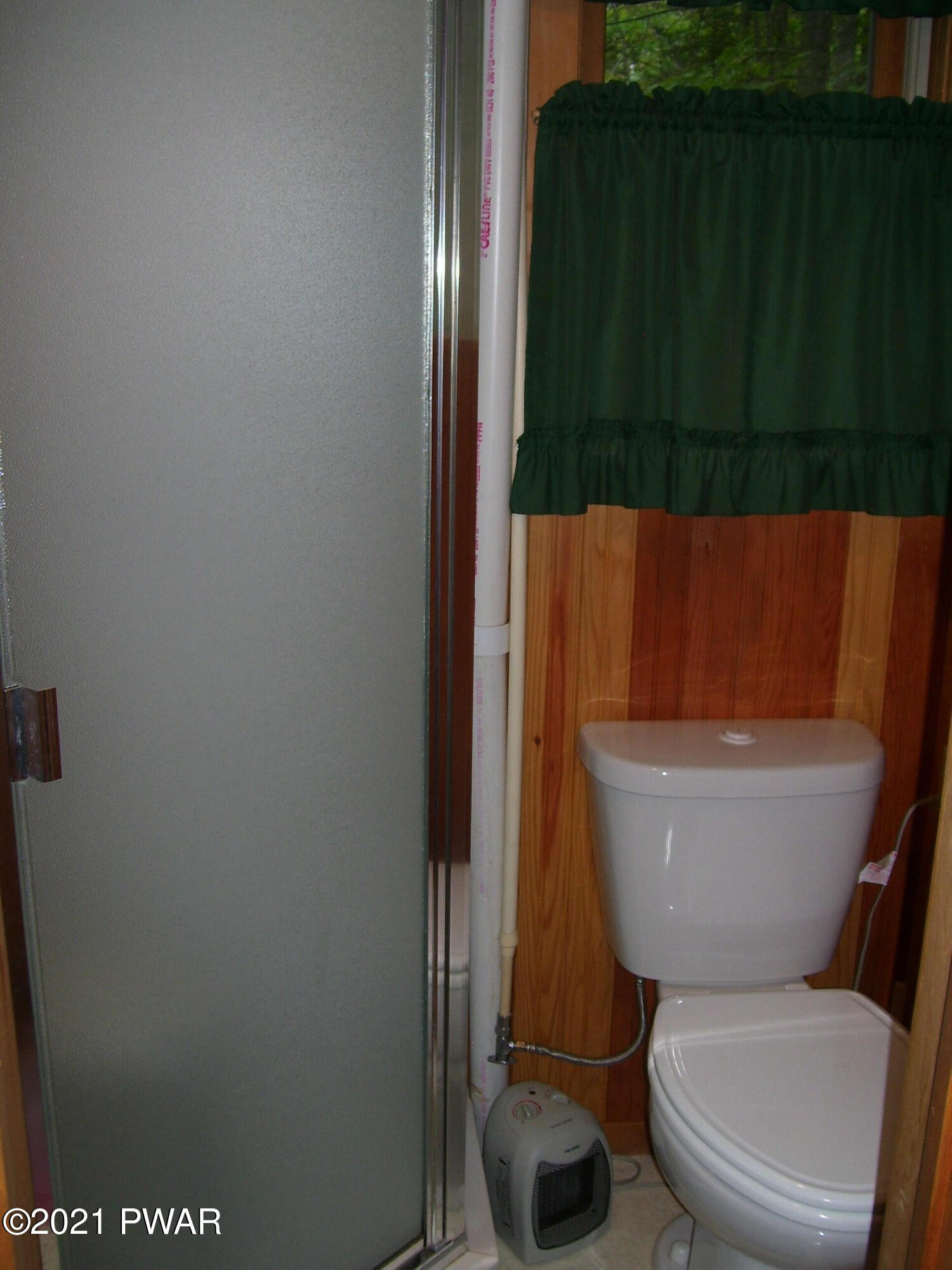 352 North Shore Road Greentown, PA 18426 - Photo 27 of 46 Interior Shower & Toilet