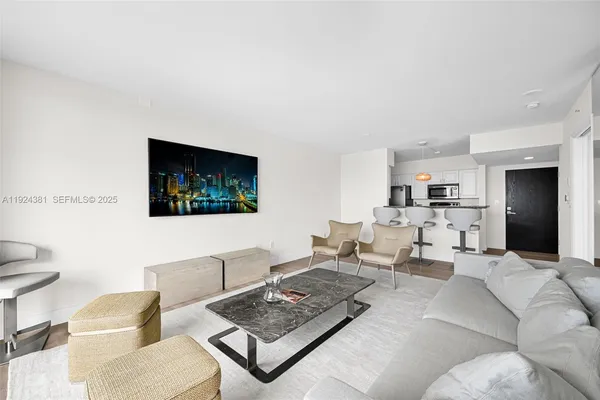 $6,000 | 90 Alton Road, Unit 1908, Miami Beach, FL 33139