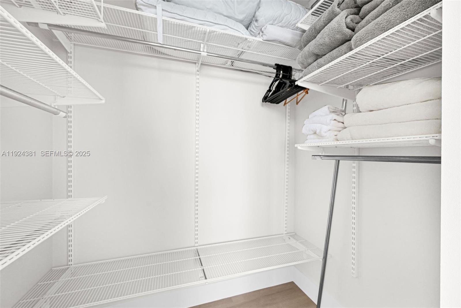 90 Alton Road, Unit 1908 Miami Beach, FL 33139 - Photo 22 of 57 a view of small space