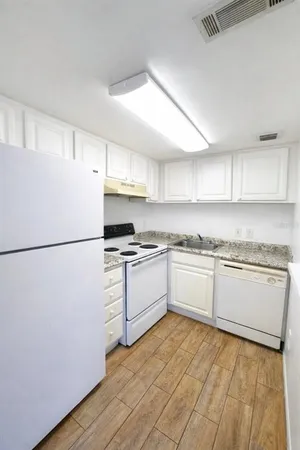 $1,445 | 2505 North Alafaya Trail, Unit 8, Orlando, FL 32826