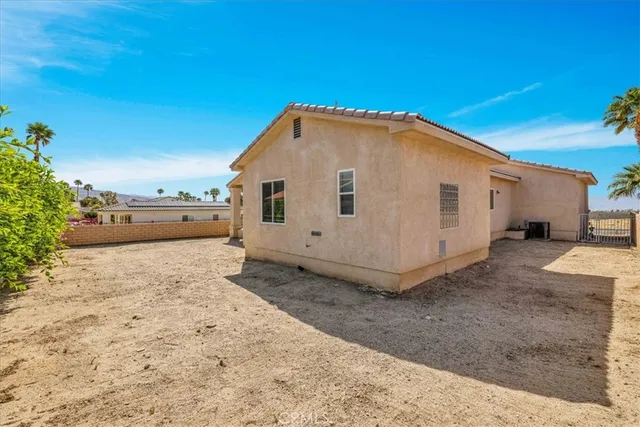 a view of a yard with pathway