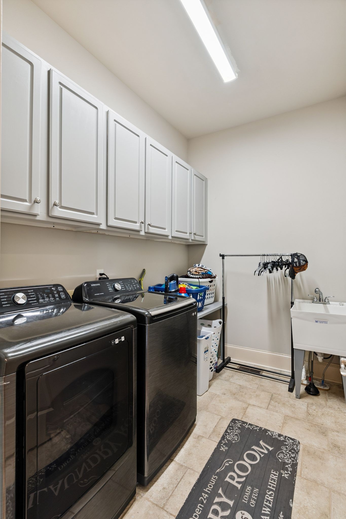 815 Stonebrook Drive Lebanon, TN 37087 - Photo 30 of 71 a kitchen with a stove and a sink