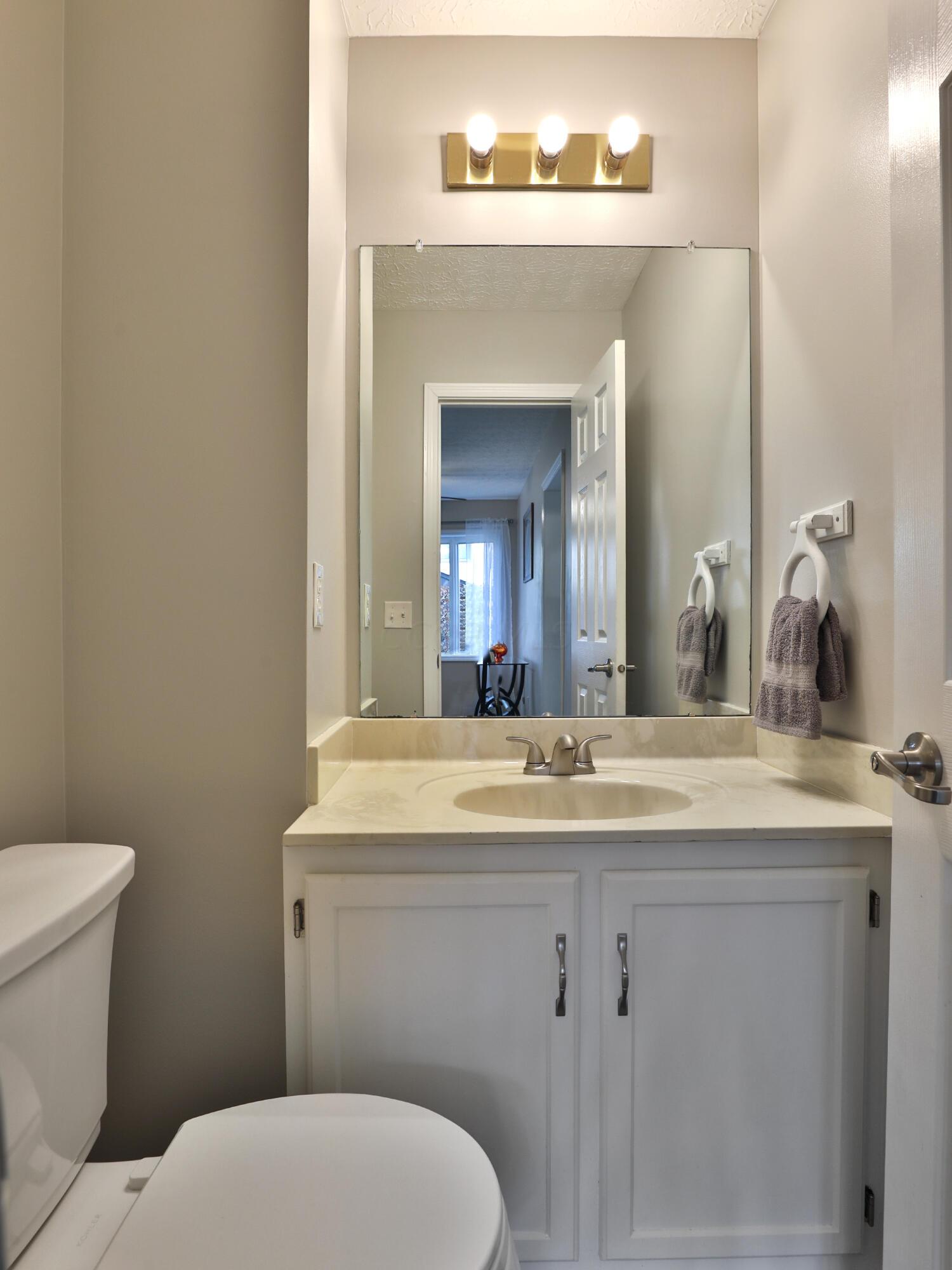 5365 Reed Road Columbus, OH 43235 - Photo 16 of 37 1st Floor Half Bathroom
