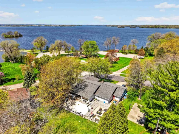 $519,900 | 1305 Lake Shore Drive, Beaver Dam, WI 53916