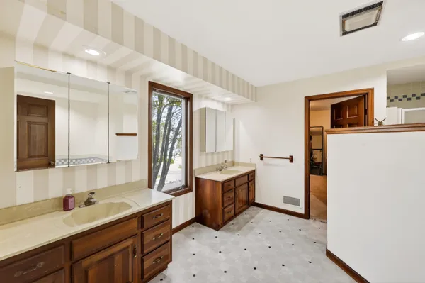$519,900 | 1305 Lake Shore Drive, Beaver Dam, WI 53916