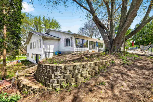 $519,900 | 1305 Lake Shore Drive, Beaver Dam, WI 53916