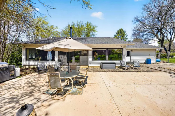 $519,900 | 1305 Lake Shore Drive, Beaver Dam, WI 53916